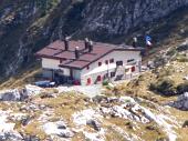 26 Laggiù il rifugio Albani